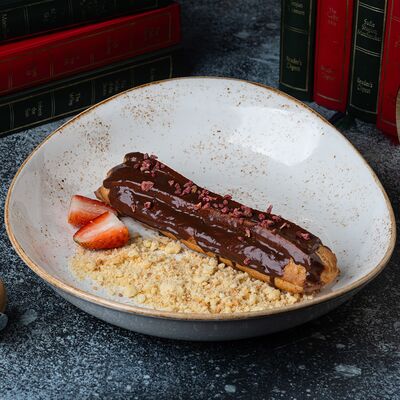 Эклер с муссом из маскарпоне в McKey Pub & Restauraunt по цене 420 ₽