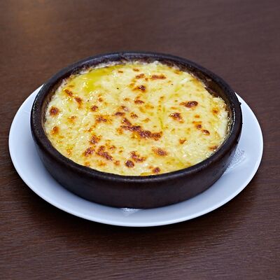 Жареный сулугуни с томатами в Хинкальная Легенда по цене 580 ₽