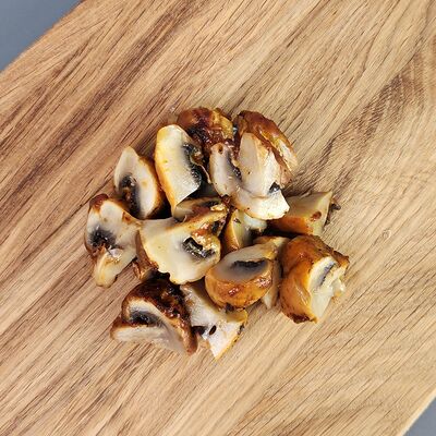 Грибы в Мужчина готовит по цене 70 ₽