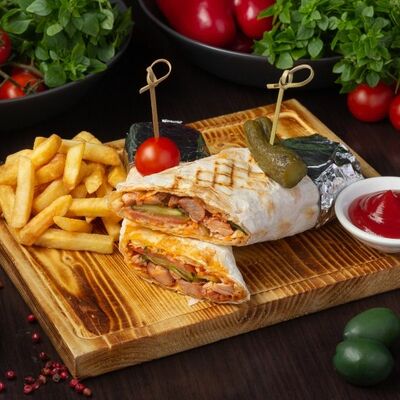 Шаурма с курицей в Цурцум по цене 370 ₽