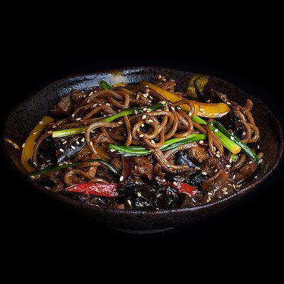 Лапша якисоба с говядиной в Nishiki по цене 750 ₽