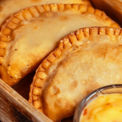 Чебуреки с мясом (3шт) в Наливочная Родная по цене 265 ₽