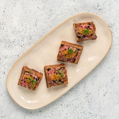 Тартар из говядины в Brugge по цене 750 ₽