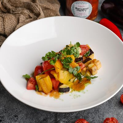 Салат с хрустящими баклажанами в Катюша Katyusha по цене 450