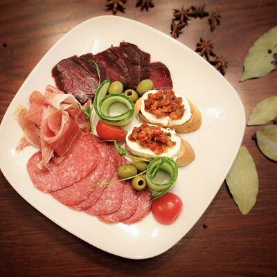 Мясное ассорти в Рембрандт по цене 820 ₽