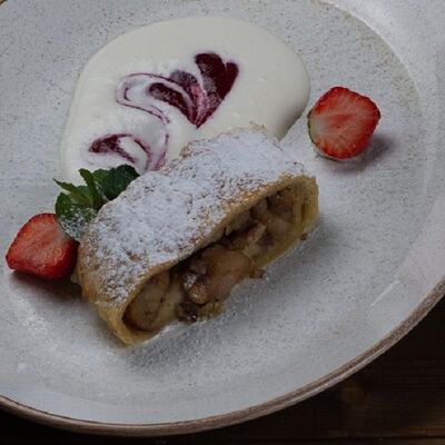 Штрудель яблочный с шариком в Adriano Leonardo по цене 588 ₽