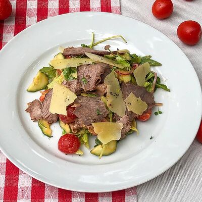 Салат с ростбифом в Моя Италия по цене 539 ₽