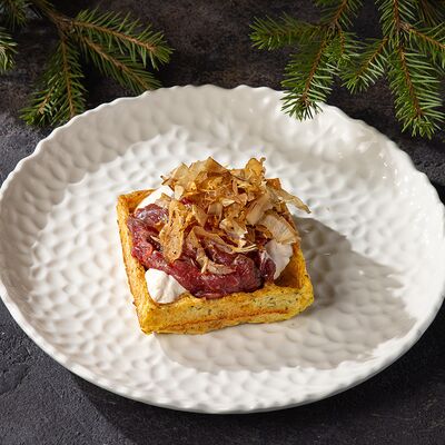 Картофельная вафля с говядиной понзув Пилигрим по цене 590 ₽