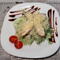 Цезарь с курицей в Левон