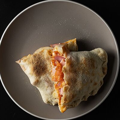 Кальцоне Мясная в Высокий граД по цене 680 ₽