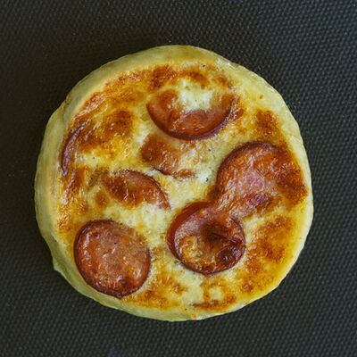 Перепечи с охотничьими колбасками в Перепечкин по цене 80 ₽