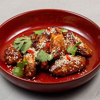 Куриные крылышки в соусе свит чили в Шато Винтаж по цене 880 ₽