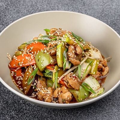 Вок с цыпленком и устричным соусом в Pizza Lavka по цене 599 ₽