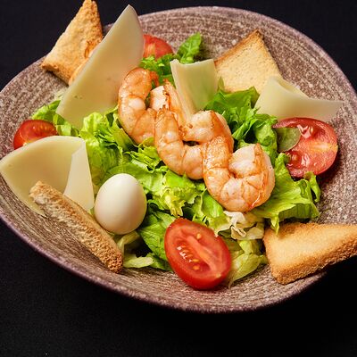 Цезарь с креветками в Ricco Celentano по цене 635 ₽