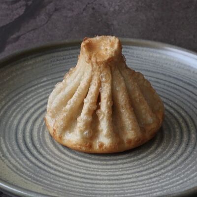 Жаренные хинкали с сыром и тархуном ( 3 шт.) в Sesilia по цене 421