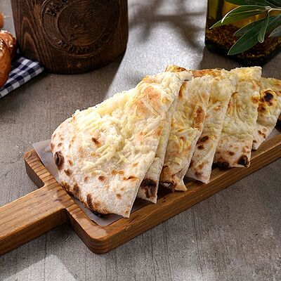 Деревенская лепешка с сыром в Paulaner по цене 290 ₽