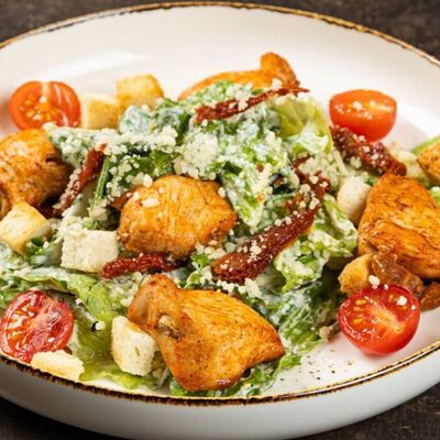 Цезарь с курицейв Lariote по цене 980 ₽