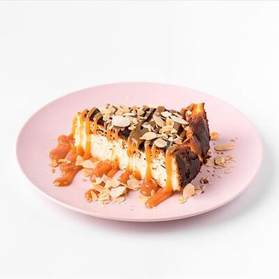 Безглютеновый чизкейк с соленой карамелью в Coco по цене 2400 ₸