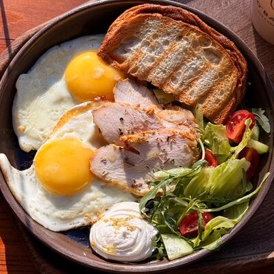 Завтрак с курицей в Obakery по цене 520 ₽