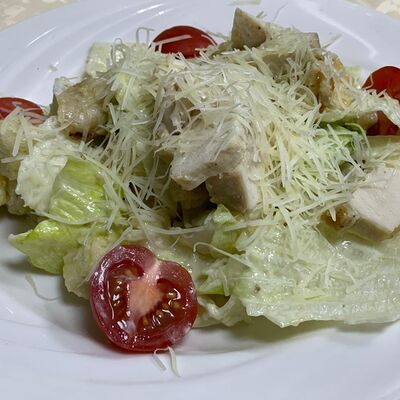 Салат Цезарь классический в Первая реберная Кухня по цене 400 ₽