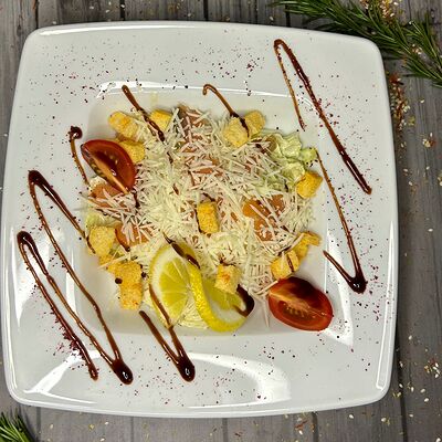 Салат Цезарь с семгой в Старый Город по цене 597 ₽