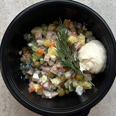 Салат Оливье с ветчиной в Еду домой по цене 220 ₽