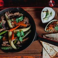 Фахитос с Говядиной в La Catrina