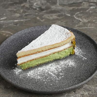 Торт рикотта с фисташкой в FRIENDLOUNGE по цене 340 ₽