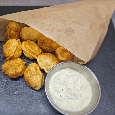 Жареные пельмешки с чесночные соусомв Panama City по цене 379 ₽