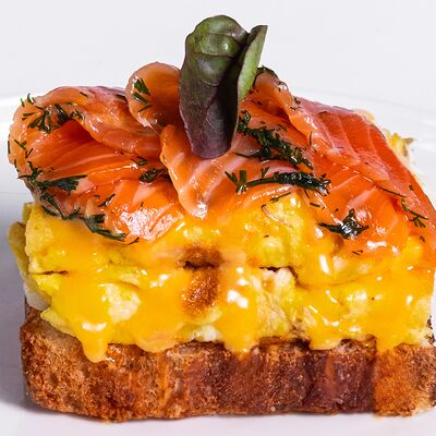 Фриттата с лососем на бриоши в Bageatteria по цене 890 ₽