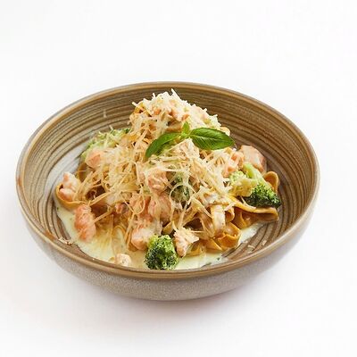 Паста с лососем и брокколи в Блеск по цене 750