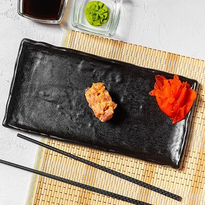 Гункан с тунцом в Halal SushiRolls по цене 159 ₽