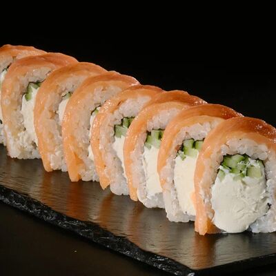 Запеченная Филадельфия в Sushi cat по цене 1100 ₽