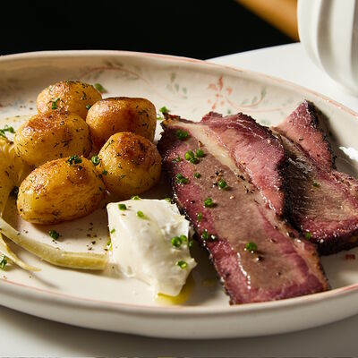 Брискет с молодым картофелем и укропом в Траттория Минисыроварня по цене 1590 ₽