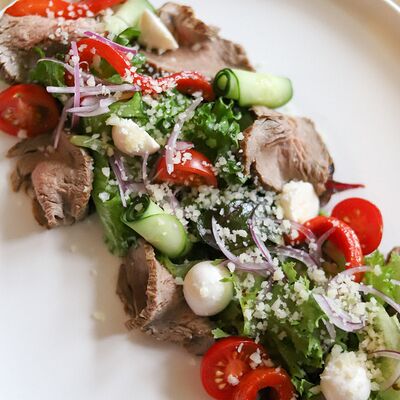 Салат с ростбифом в Ptitim по цене 730 ₽