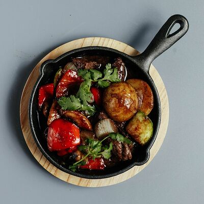Горячая сковородка со свининой в соусе BBQ в Сад on line по цене 420 ₽