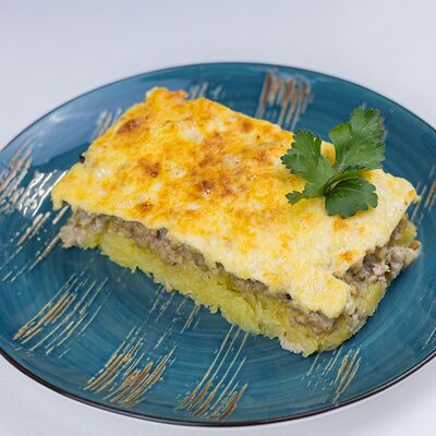 Запеканка картофельная с говядиной в Тарелка по цене 347 ₽