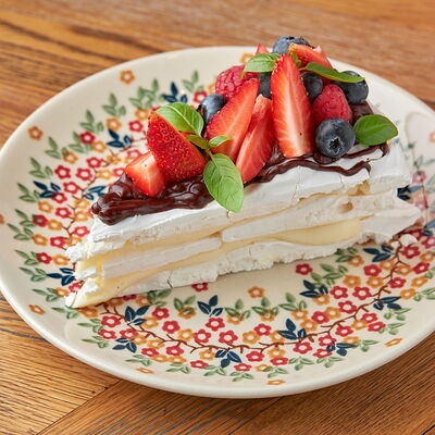 Десерт Анны Павловой в Сыроварня по цене 670 ₽