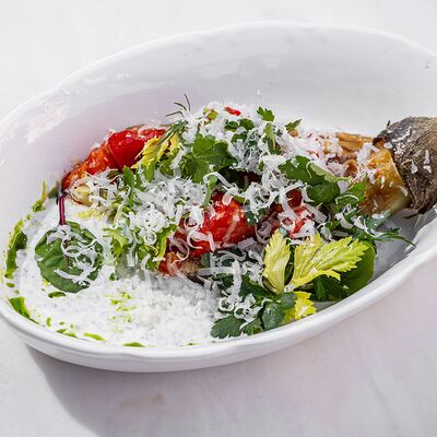 Запеченный баклажан с жареными томатами и соусом дзадзики в Brasserie lambic по цене 852 ₽