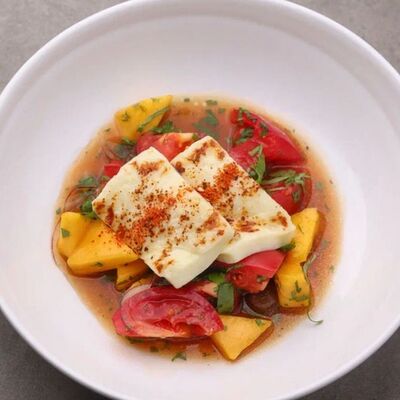 Халуми с манго, томатами и оливками в 321 Club by Novikov по цене 690