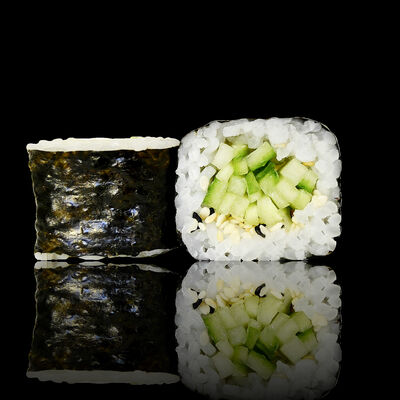 Ролл с огурцом в Семья Плюс по цене 120 ₽