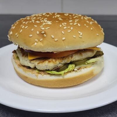 Бургер белый с куриной котлетой в 3Lion по цене 320 ₽