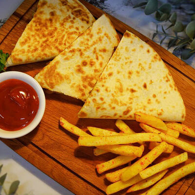 Кесадилья с курицей в Boldesno по цене 325 ₽