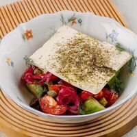Хорьятики Деревенский салат большой в Yiayia-ЯЯ