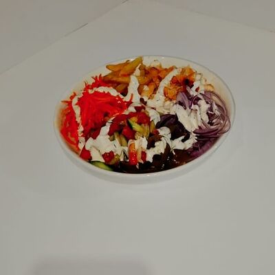 Шаверма в тарелке в Кафе халяль сочный шашлык по цене 490 ₽