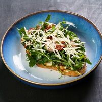 Брускетта с ростбифом в Гриль-бар Балкон