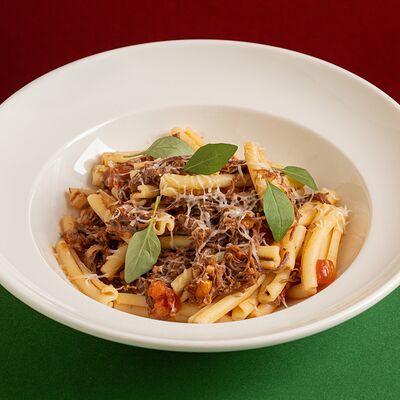 Паста казаречче с томленым говяжьим мясом в Travelers Coffee по цене 595 ₽