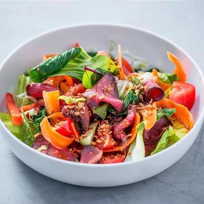 Салат с ростбифомв Раковая на Усачева по цене 1350 ₽