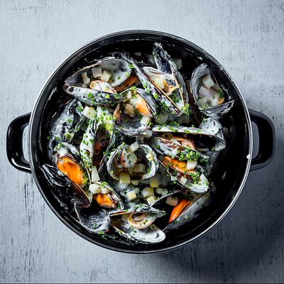 Мидии в соусе дорблю в Раковая на Усачева по цене 3750 ₽