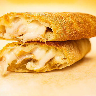 Пицрол СуперМикс в Apizza по цене 305 ₽